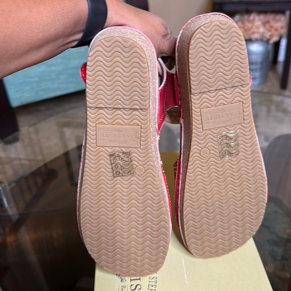 L'artiste By Spring Step‎ Cuteness Sandals
Women's 8.5 / 39 RED Multic… - Picture 5 of 6